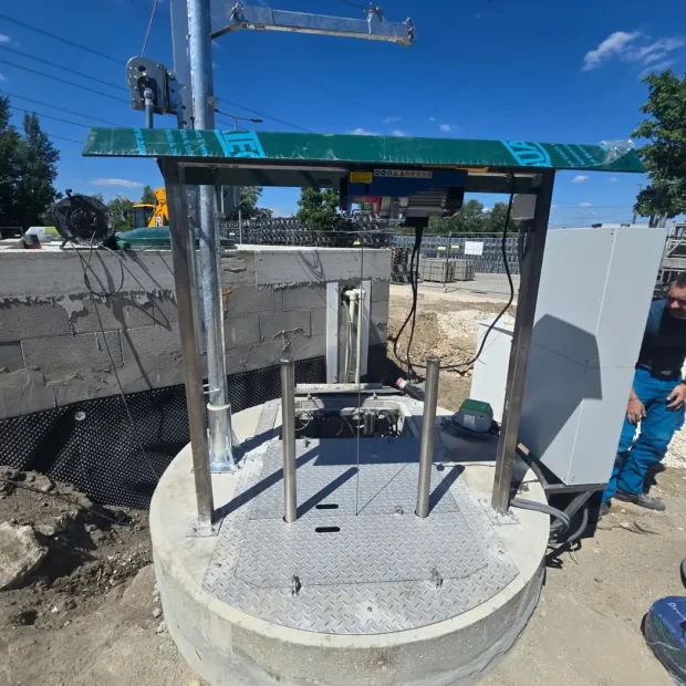 Riadiaci rozvádzač AT100 pre čistiareň odpadových vôd — Senex, Budapešť
